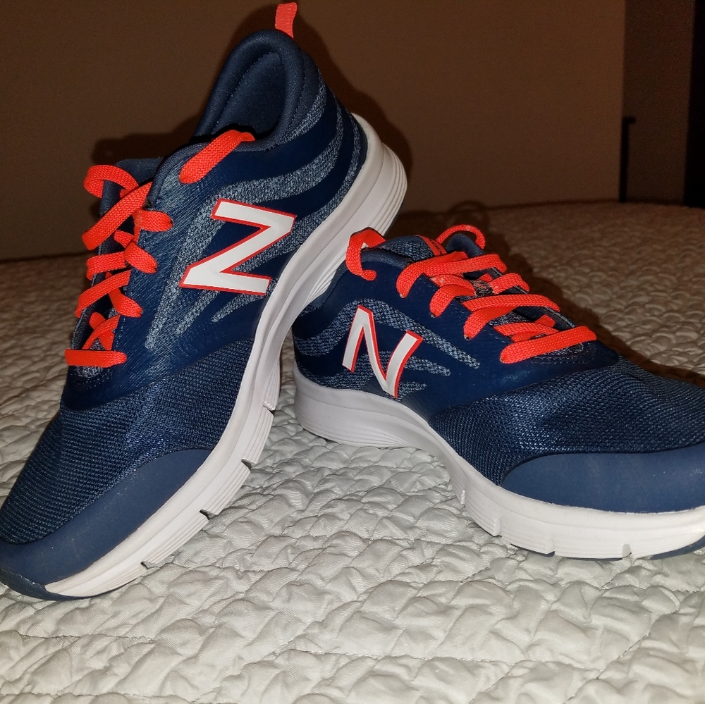 New balance tennis shoes